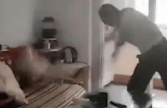 陕西遭父亲抱摔幼童死亡 现场画面曝光简直是丧心病狂 陕西遭父亲抱摔幼童死亡 现场画面曝光简直是丧心病狂