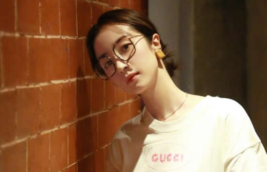 胡冰卿的个人资料身高体重简介及最新写真照片图片介绍 胡冰卿的个人资料身高体重简介及最新写真照片图片介绍