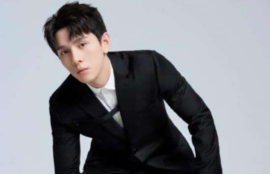 李佳琦为线下活动保安推人道歉 吴亦凡安保推抗洪战士事件与其相比让人唏嘘