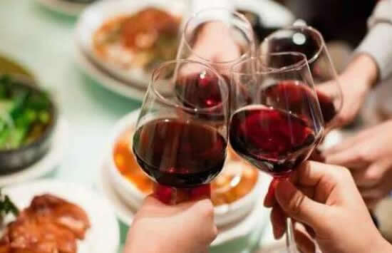 新员工不喝领导敬酒被打耳光后续来了 网友:难道众人皆醉我独醒就是错吗 新员工不喝领导敬酒被打耳光后续来了 网友:难道众人皆醉我独醒就是错吗