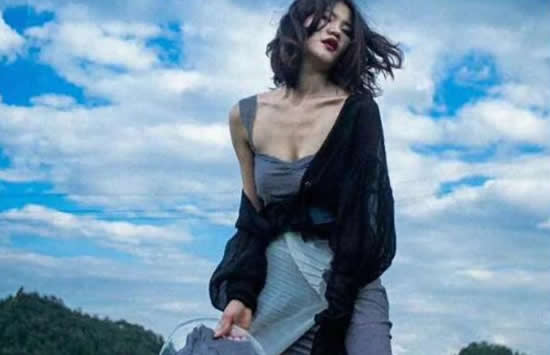 23岁女孩当乡村超模走秀 女孩正面照曝光简直就是一张模特脸 23岁女孩当乡村超模走秀 女孩正面照曝光简直就是一张模特脸