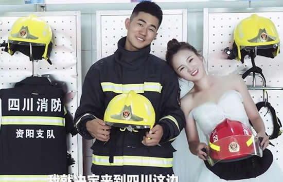 女孩考进消防队和男友成了战友 反转式求婚让众人泪目