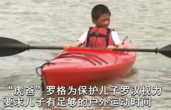 爸爸要求儿子每天户外玩2小时 网友:写作业竟然也是一种奢侈 爸爸要求儿子每天户外玩2小时 网友:写作业竟然也是一种奢侈