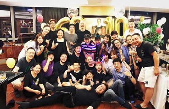 宋丹丹60岁生日宴众星云集 与其坐C位竟然不是亲儿子而是他! 宋丹丹60岁生日宴众星云集 与其坐C位竟然不是亲儿子而是他!