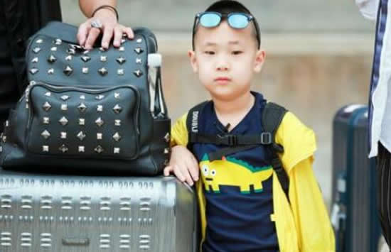 宋丹丹60岁生日宴众星云集 与其坐C位竟然不是亲儿子而是他! 宋丹丹60岁生日宴众星云集 与其坐C位竟然不是亲儿子而是他!