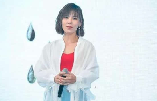 歌手李佳薇兼职房产中介 昔日铁肺女王为何沦落到如此地步 歌手李佳薇兼职房产中介 昔日铁肺女王为何沦落到如此地步