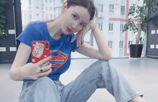 张萌的个人详细资料及2020最新性感写真介绍