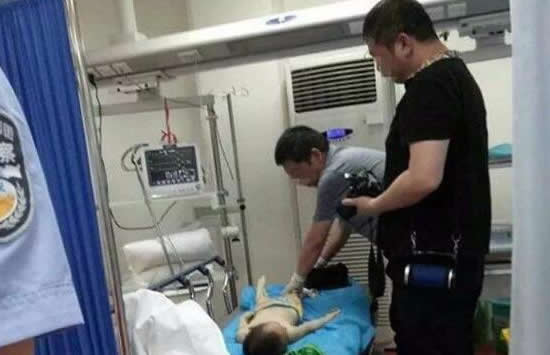 家人把孩子忘车内互相推卸责任 具体情况曝光引网友众怒