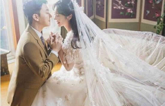 《小苹果》女主裴涩琪结婚 与男友交往三个月闪婚引热议 《小苹果》女主裴涩琪结婚 与男友交往三个月闪婚引热议