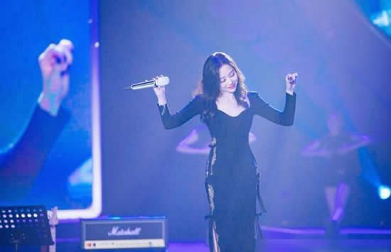 陈秋莳发长文力挺张靓颖 自爆与张靓颖恋情及同居细节 陈秋莳发长文力挺张靓颖 自爆与张靓颖恋情及同居细节