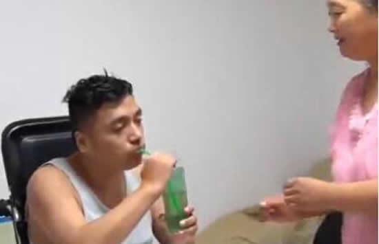 31岁小伙疑因吃隔夜菜失明瘫痪 这几种隔夜菜千万不能吃 31岁小伙疑因吃隔夜菜失明瘫痪 这几种隔夜菜千万不能吃