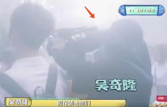吴奇隆被保安当成坏人按倒 现场画面曝光简直要笑喷了