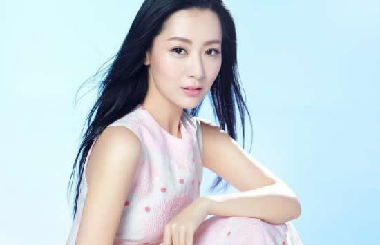 白冰背景厉害到吓人是真的吗 白冰个人资料介绍 白冰背景厉害到吓人是真的吗 白冰个人资料介绍