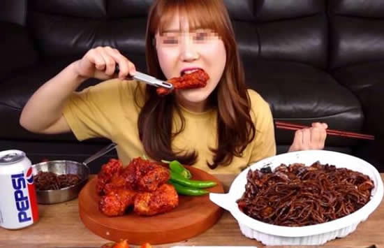 央视揭大胃王吃播套路 三大套路博取关注 央视揭大胃王吃播套路 三大套路博取关注