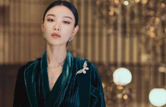 倪妮被代拍险些撞倒并遭其威胁 代拍是什么意思 倪妮被代拍险些撞倒并遭其威胁 代拍是什么意思