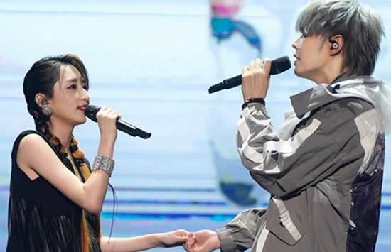 八三夭柯佳嬿合唱想见你 网友:堪称神仙打架! 八三夭柯佳嬿合唱想见你 网友:堪称神仙打架!