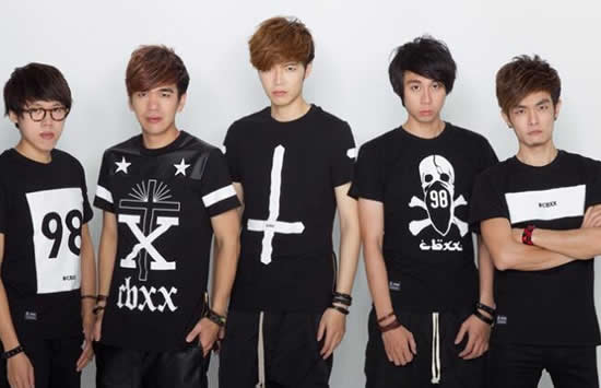 八三夭柯佳嬿合唱想见你 网友:堪称神仙打架! 八三夭柯佳嬿合唱想见你 网友:堪称神仙打架!