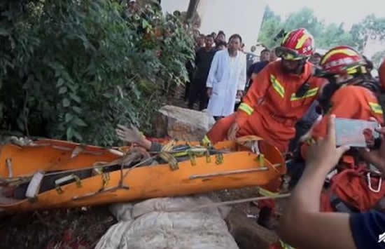 男子坠入深坑四天三夜奇迹生还 被救出后说的第一句话竟是这个 男子坠入深坑四天三夜奇迹生还 被救出后说的第一句话竟是这个