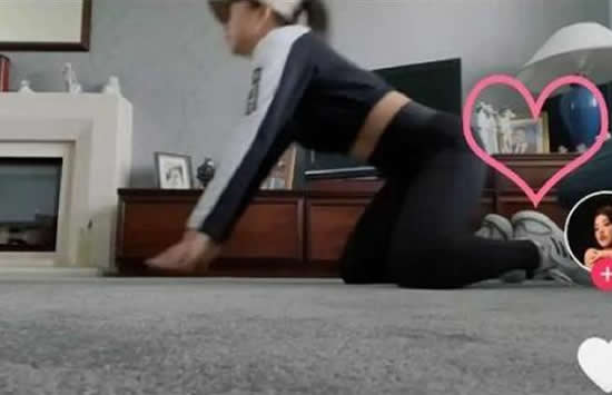 王菊新恋情疑曝光 外籍男友资料曝光两人已与2月同居