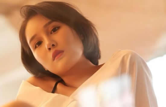 赵本山女儿吐槽自家私人飞机 光停机费一个月就要60万 赵本山女儿吐槽自家私人飞机 光停机费一个月就要60万