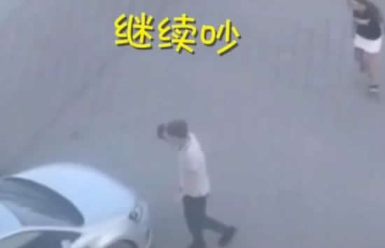 吵架吵不过将女朋友扔垃圾桶 却得网友纷纷点赞是怎么回事 吵架吵不过将女朋友扔垃圾桶 却得网友纷纷点赞是怎么回事