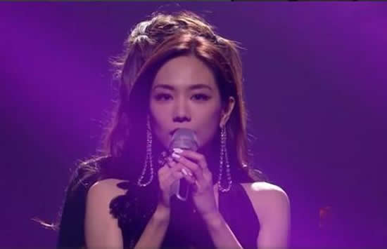 孟佳哭着看王霏霏 两人的感情被挖竟然这么深