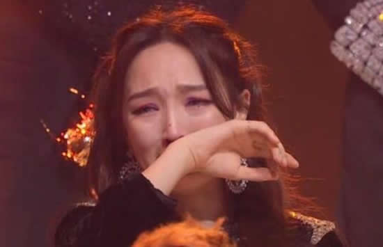 孟佳哭着看王霏霏 两人的感情被挖竟然这么深