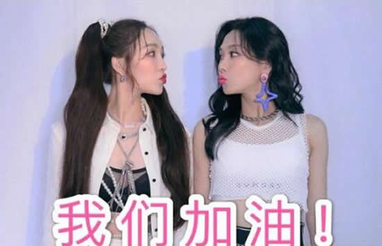 孟佳哭着看王霏霏 两人的感情被挖竟然这么深