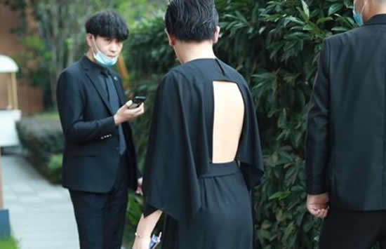 姜思达露背长裙上热搜 姜思达是同性恋吗和谁在一起了