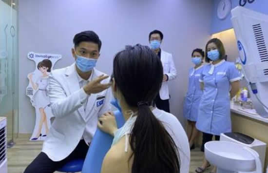 许君豪回应以医生身份走红 从偶像歌手到网红牙医到底经历了什么 许君豪回应以医生身份走红 从偶像歌手到网红牙医到底经历了什么