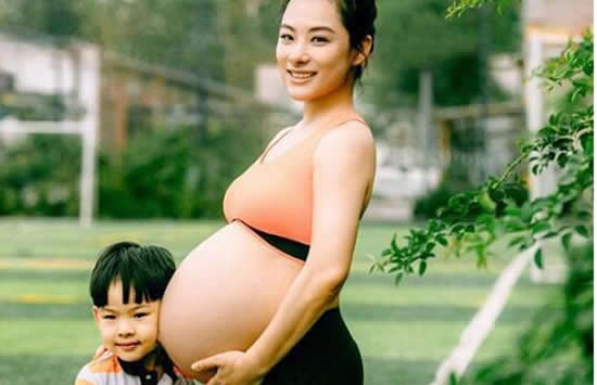 刘璇晒孕肚倒立照 空中一字马惊呆众人 刘璇晒孕肚倒立照 空中一字马惊呆众人