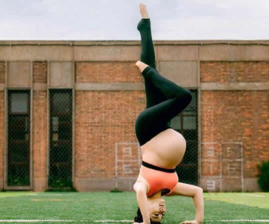 刘璇晒孕肚倒立照 空中一字马惊呆众人 刘璇晒孕肚倒立照 空中一字马惊呆众人