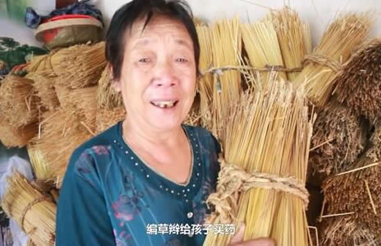 姐姐掏鸡粪救24小时吸氧弟弟 事件背后的故事让人泪目 姐姐掏鸡粪救24小时吸氧弟弟 事件背后的故事让人泪目