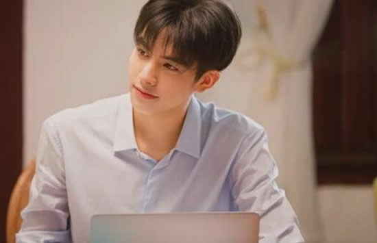 宋威龙的恋爱史曝光 4年谈了6位女朋友让人吃惊