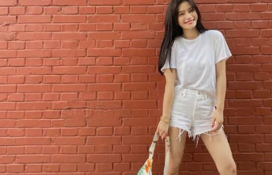 易易紫个人资料及图片介绍 易易紫演过什么 易易紫个人资料及图片介绍 易易紫演过什么