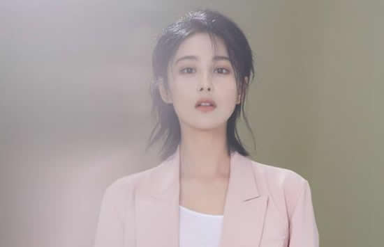 张馨予呼吁别对女演员胖瘦太苛刻 网友：站着说话不腰疼！