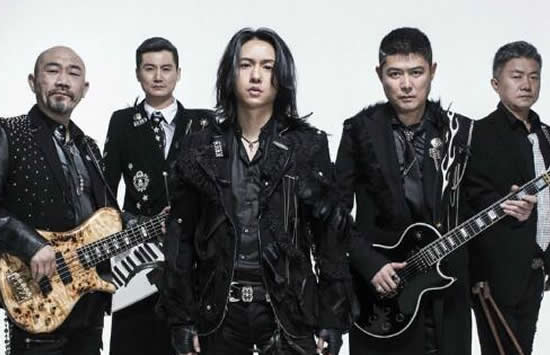 人潮人海中有你有我是什么歌 歌曲《无地自容》演唱者及歌词介绍