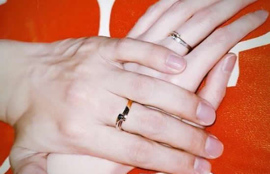 张檬金恩圣戴情侣对戒 两人怎么认识的什么时候在一起的 张檬金恩圣戴情侣对戒 两人怎么认识的什么时候在一起的