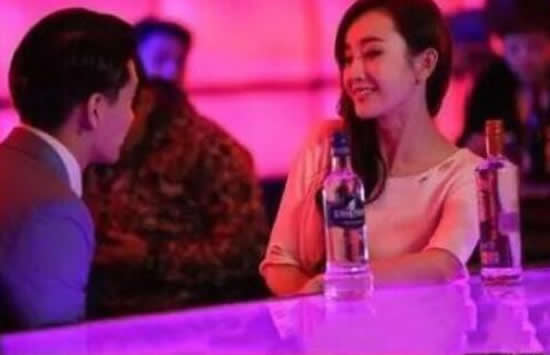 张檬金恩圣戴情侣对戒 两人怎么认识的什么时候在一起的 张檬金恩圣戴情侣对戒 两人怎么认识的什么时候在一起的