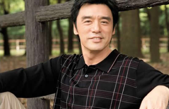 不知道你现在好不好是什么歌 歌曲《只要你过得比我好》演唱者及歌词