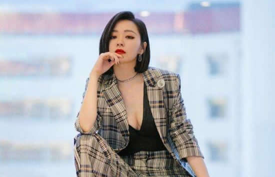 张靓颖谈被前夫骗财传闻 称其自己不后悔只为爱情纯粹 张靓颖谈被前夫骗财传闻 称其自己不后悔只为爱情纯粹