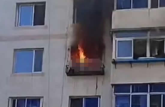 老人阳台求救被烧身亡 现场画面曝光让人十分揪心 老人阳台求救被烧身亡 现场画面曝光让人十分揪心