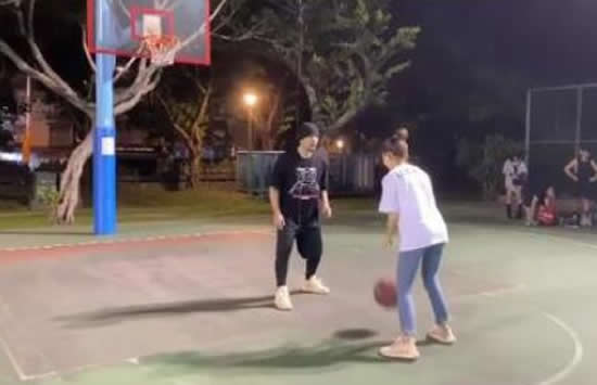 周杰伦吃醋昆凌帮别人加油 周总撒娇吃醋原来是这样的 周杰伦吃醋昆凌帮别人加油 周总撒娇吃醋原来是这样的