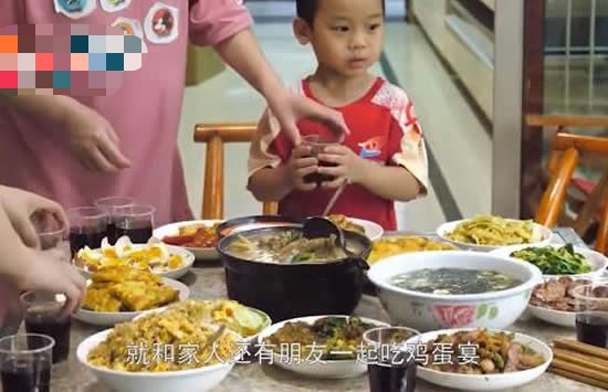 女大学生中奖1.4万个鸡蛋 女孩的下一个举动让网友纷纷竖起了大拇指 女大学生中奖1.4万个鸡蛋 女孩的下一个举动让网友纷纷竖起了大拇指