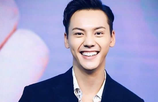 陈伟霆回应高铁上要签名的粉丝 到底什么情况真相来了 陈伟霆回应高铁上要签名的粉丝 到底什么情况真相来了