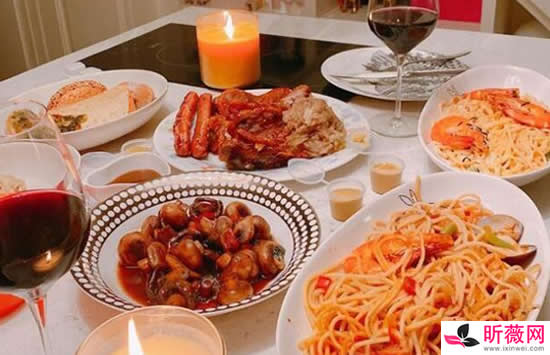 陈乔恩艾伦庆祝恋爱一周年 陈乔恩比艾伦大多少怎么在一起的 陈乔恩艾伦庆祝恋爱一周年 陈乔恩比艾伦大多少怎么在一起的