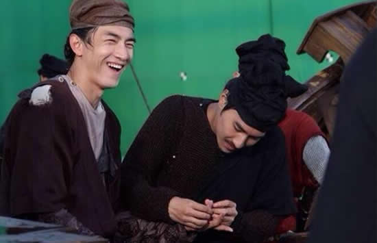 林更新在线收赵又廷丑照 网友的评论画风变了