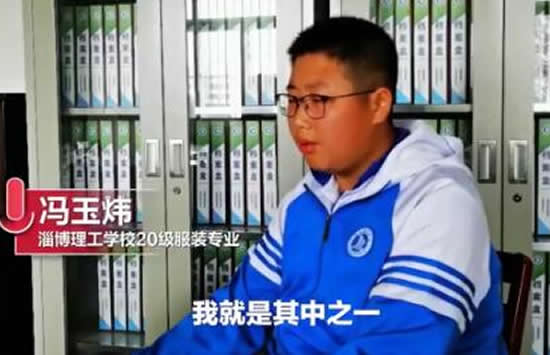 236斤男生运动会坚持跑完3000米 现场画面曝光网友意见不一 236斤男生运动会坚持跑完3000米 现场画面曝光网友意见不一