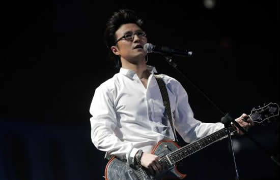 我要飞得更高是什么歌 歌曲《飞得更高》演唱者及歌词介绍 我要飞得更高是什么歌 歌曲《飞得更高》演唱者及歌词介绍