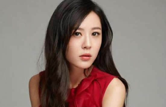 李金铭结婚了吗老公是谁 李金铭整容了吗 李金铭结婚了吗老公是谁 李金铭整容了吗